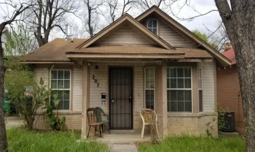 San Antonio home seller reviewing offers and comparing closing options