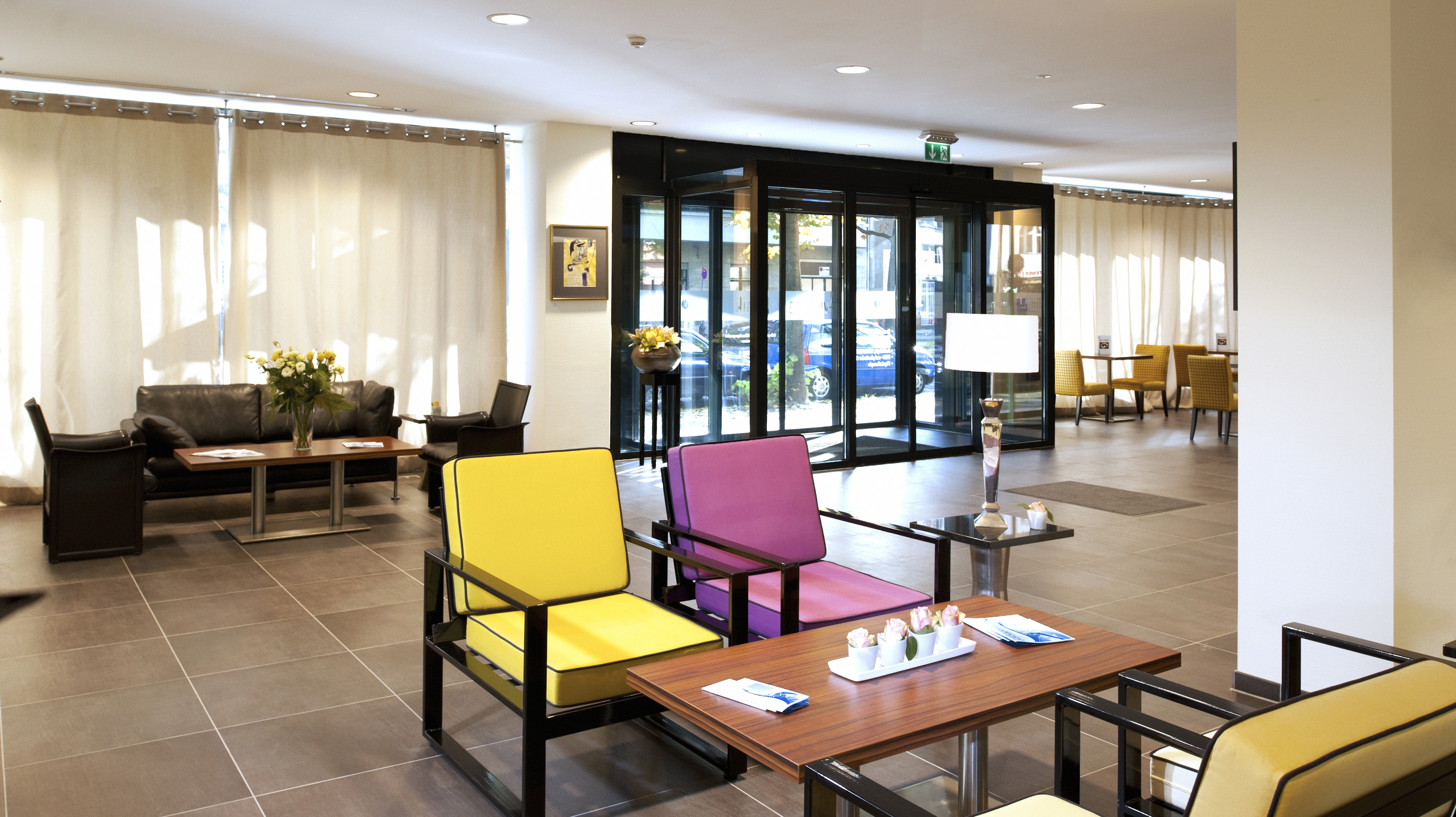 Klinik Dr. Sabarini Eingang EG.jpg